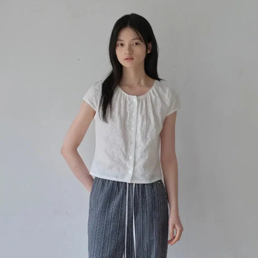 [BUNJANG] Mout Capsule Sleeve Lace Blouse / 모우트 캡슬리브 레이스 블라우스