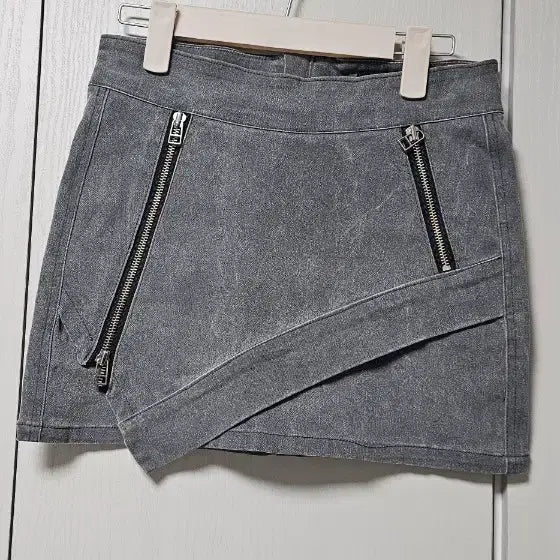 [BUNJANG] Chain Accent Wrap Mini Skirt / 체인 장식 랩 스커트