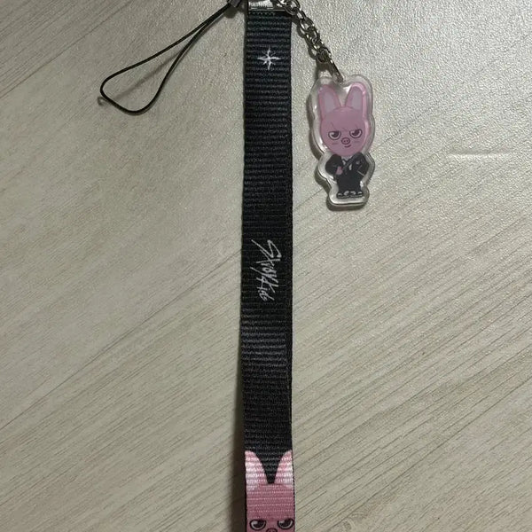 [BUNJANG] Stray Kids Dwaekki Strap / 스트레이키즈 스키즈 나침봉 돼끼 스트랩