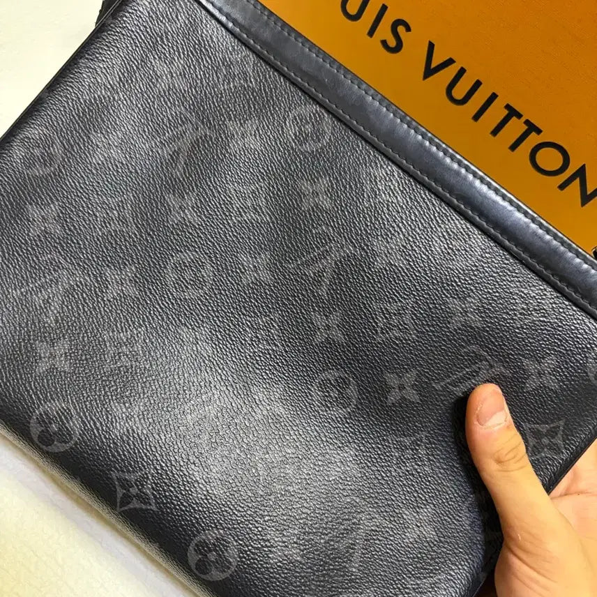 [BUNJANG] Louis Vuitton Pochette Voyage MM Monogram Eclipse Clutch / (감정서o)(가격 제시o)루이비통 포쉐트 보아주 이클립스 모노그램 클러치