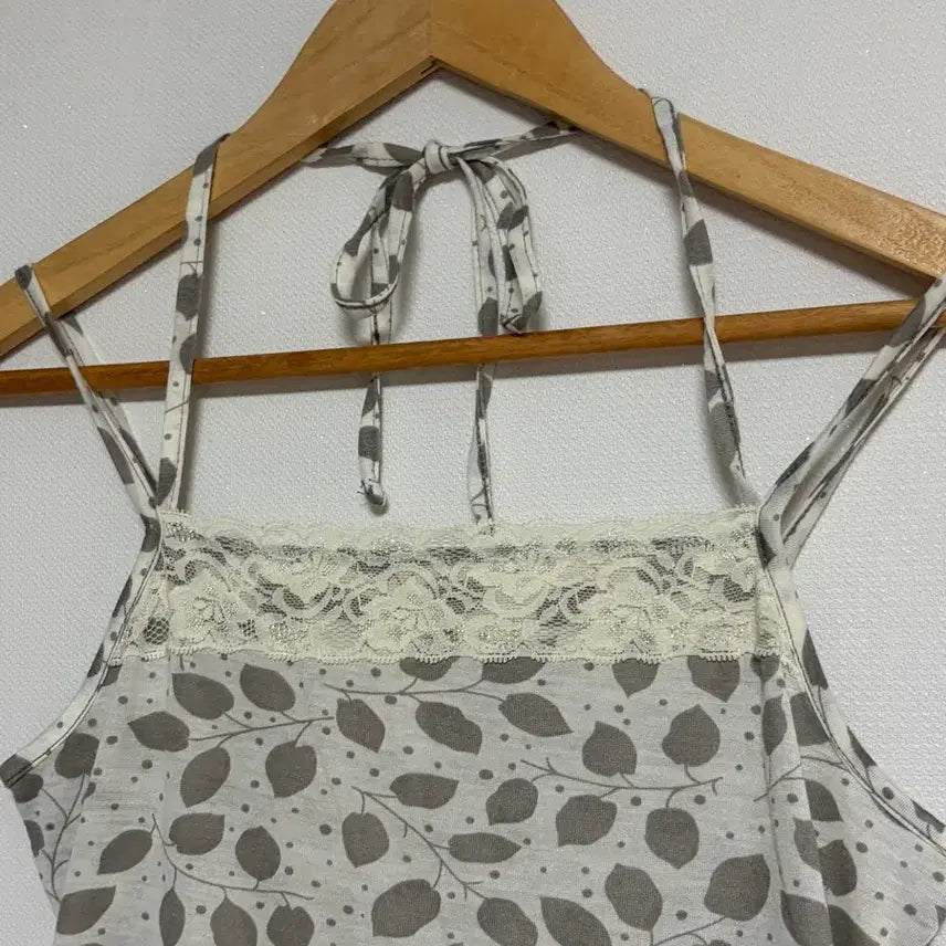 [BUNJANG] Leaf Pattern Halterneck Sleeveless Top / 나뭇잎 홀터넥 슬리브리스 마루빈티지