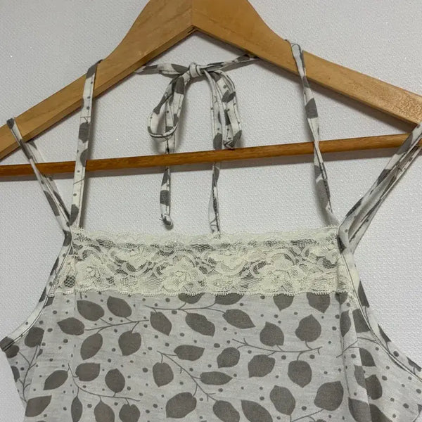 [BUNJANG] Leaf Pattern Halterneck Sleeveless Top / 나뭇잎 홀터넥 슬리브리스 마루빈티지
