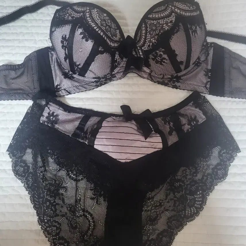 [BUNJANG] Lace Bra & Panty Set / 레이스 브라팬티세트(중고)