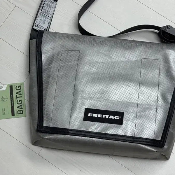 [BUNJANG] Freitag Dexter Messenger Bag Silver / 프라이탁 덱스터 실버 메신저백