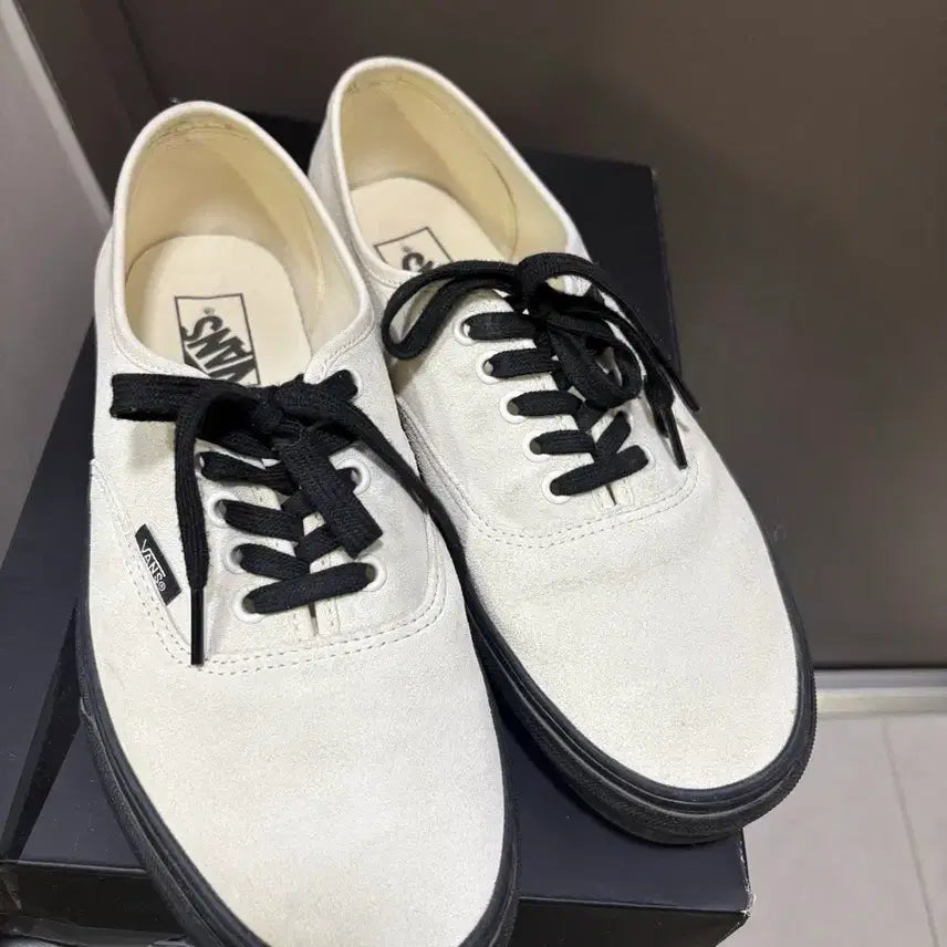 [BUNJANG] Vans Authentic Suede Marshmallow Black Sneakers 280 / 반스 어센틱 스웨이드 마시멜로우 블랙 280
