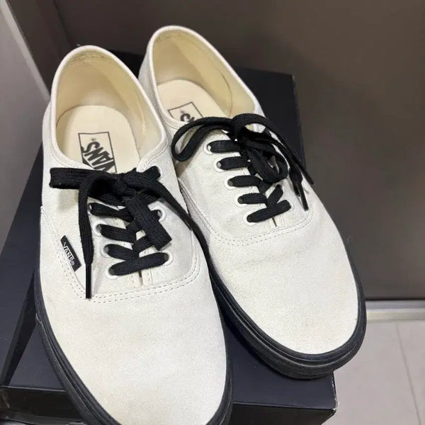 [BUNJANG] Vans Authentic Suede Marshmallow Black Sneakers 280 / 반스 어센틱 스웨이드 마시멜로우 블랙 280