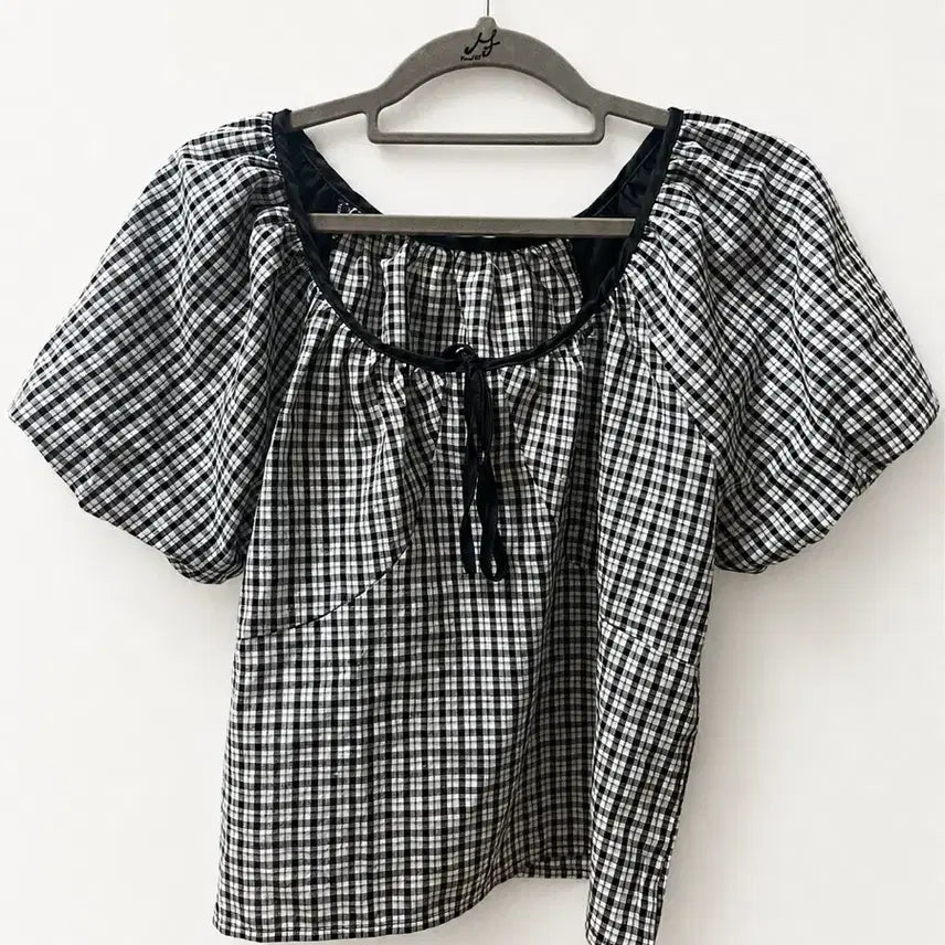 [BUNJANG] Check Pattern Puff Short Sleeve Blouse / 체크 반팔 블라우스
