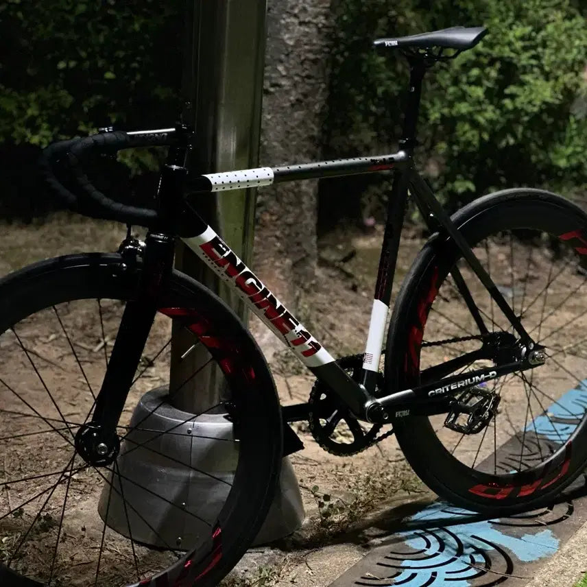 [BUNJANG] Engine11 Crit.D Red Charcoal Bicycle / 엔진11 레드차콜