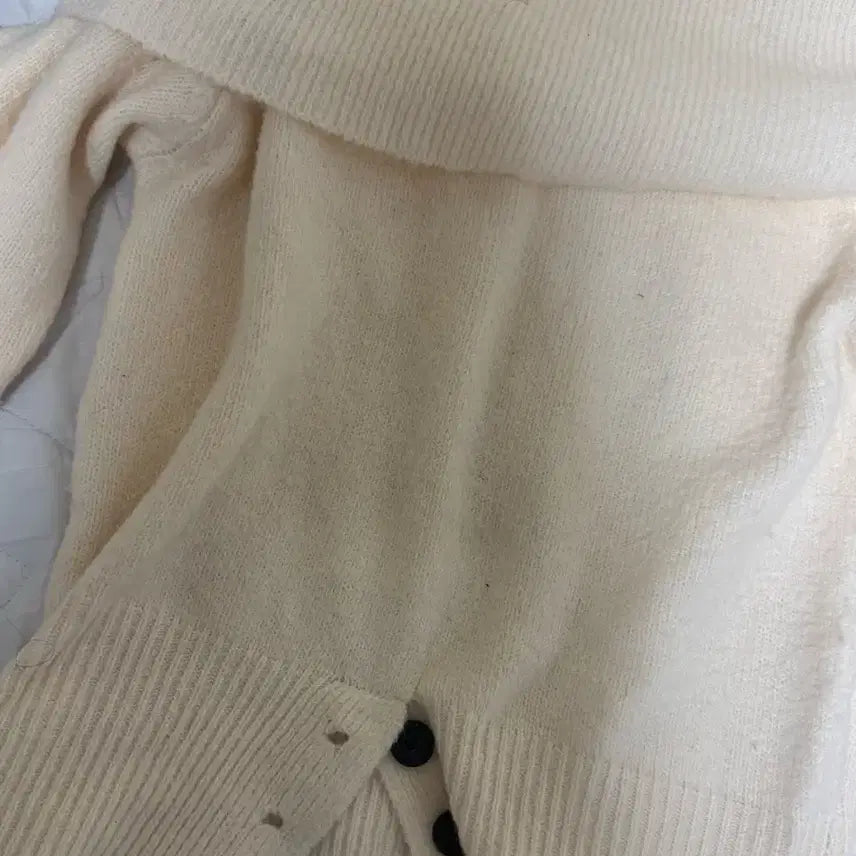 [BUNJANG] Off-Shoulder Knit Top / 오프숄더