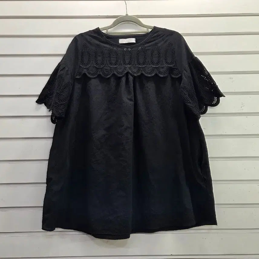 [BUNJANG] Black Cotton Punch Embroidery Blouse Size 77 / 블랙  면 펀칭 자수장식  블라우스 77/보물찾기천사