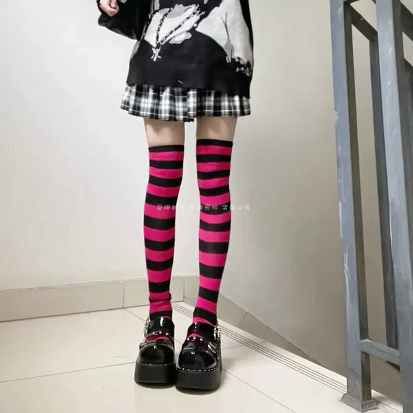 [BUNJANG] SceneKid Pink & Black Striped Niche Socks / 미사용 씬키드 emo scene 이모 고스펑크 고스 서브컬처 핑크 블랙 스트라이프 니삭스