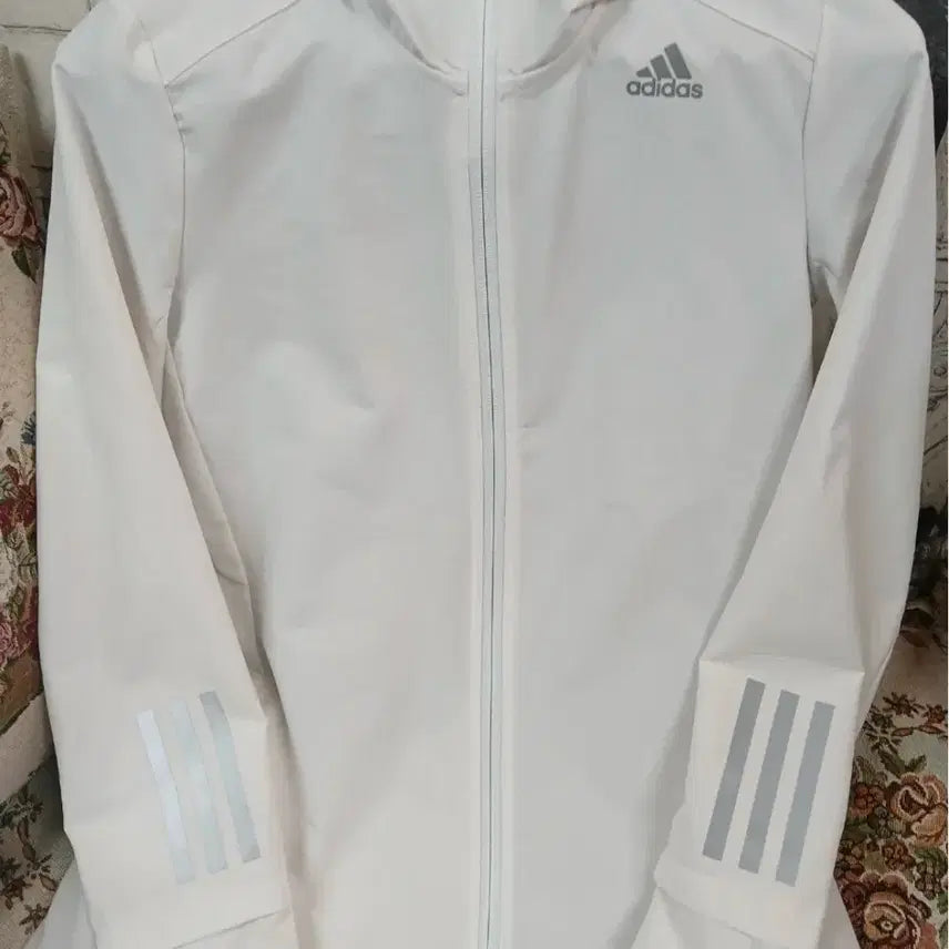 [BUNJANG] Adidas White Windbreaker Jacket - Size S / 아디다스 흰색 바람막이 s