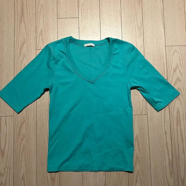[BUNJANG] Sandro Mint V-Neck Short Sleeve T-Shirt / 산드로 민트색 브이넥 반팔티