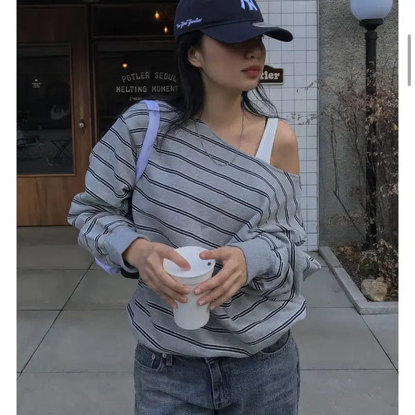 [BUNJANG] One-Off Shoulder Loose Fit Sweatshirt / 1회착 원 오프숄더 루즈핏 맨투맨