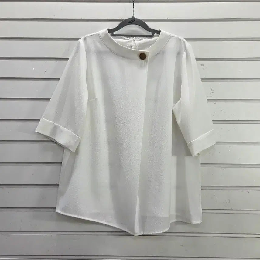 [BUNJANG] White Metal Accent Blouse Size 77 / 화이트  금속장식  블라우스 77/보물찾기천사