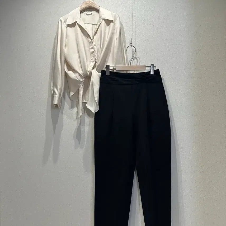 [BUNJANG] TIME Shirring Point Tapered Pants / 타임 셔링포인트 테이퍼드 팬츠
