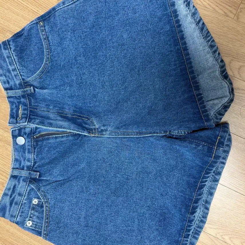 [BUNJANG] Denim A-Line High-Waisted Shorts / 데님 A라인 하이웨스트 팬츠
