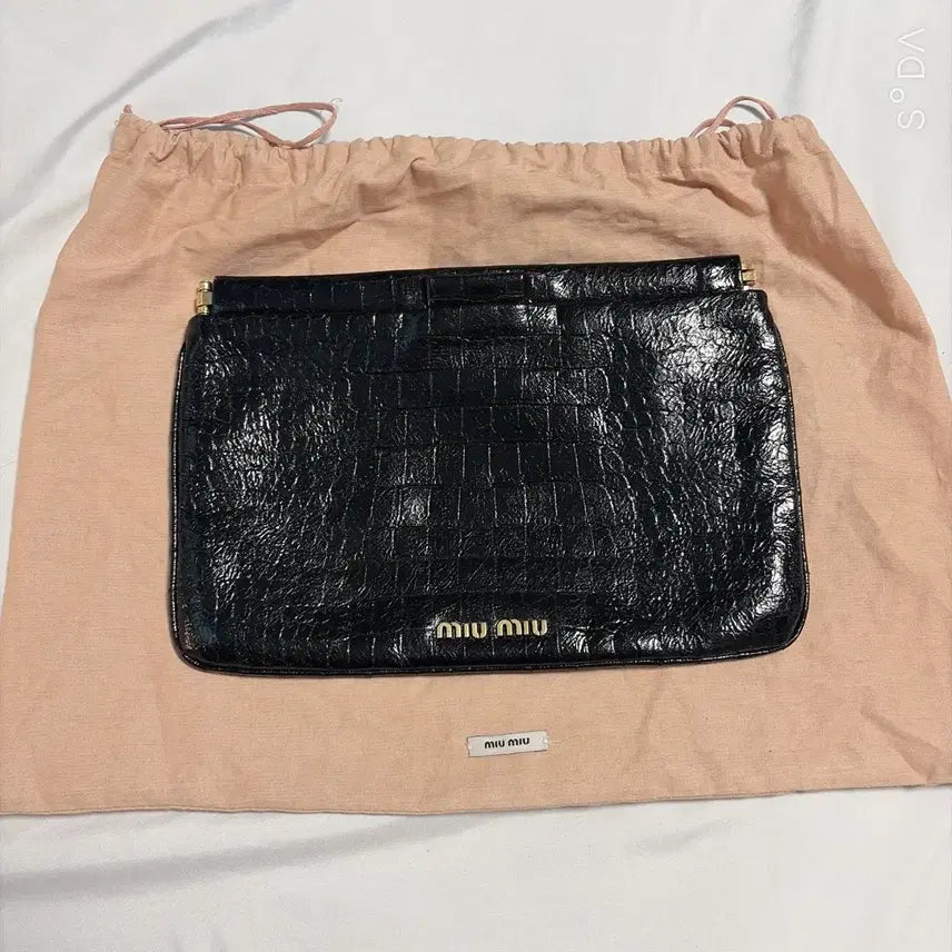 [BUNJANG] Miu Miu Crocodile Pattern Clutch Black / 미우미우 크로커다일 패턴 클러치 블랙