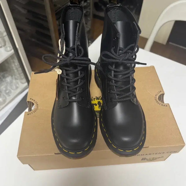 [BUNJANG] Dr. Martens 1460 Smooth Leather Boots UK4 (230) / 닥터마틴 UK4 230