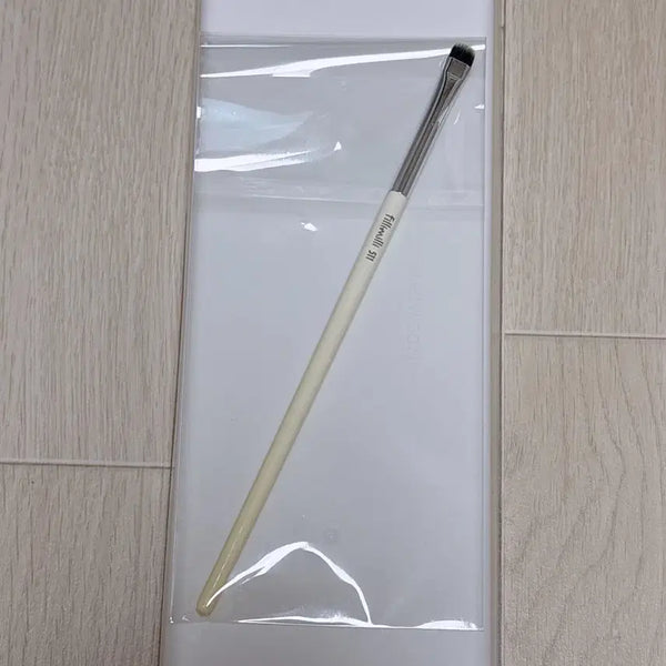 [BUNJANG] Fillimilli Point Eyeshadow Brush Defining 511 / 필리밀리 포인트 아이섀도우 브러시 디파이닝 511