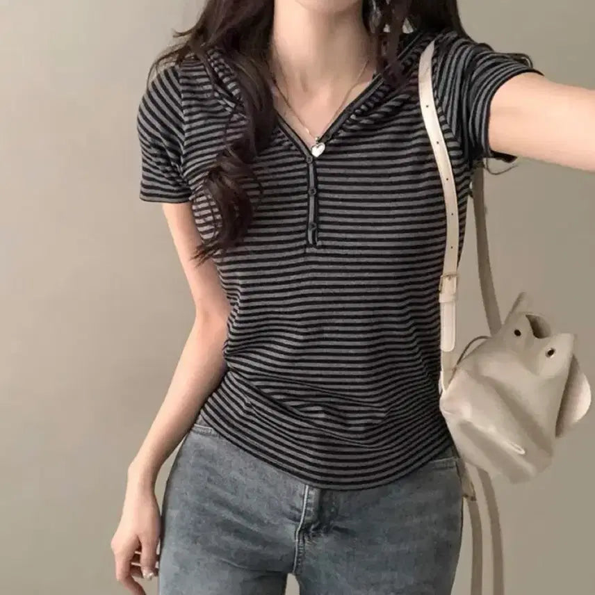 [BUNJANG] Striped Button Detail Cropped T-Shirt / 에이블리 스트라이프 후드 단추 버튼 타이트 반팔 티셔츠 꾸안꾸