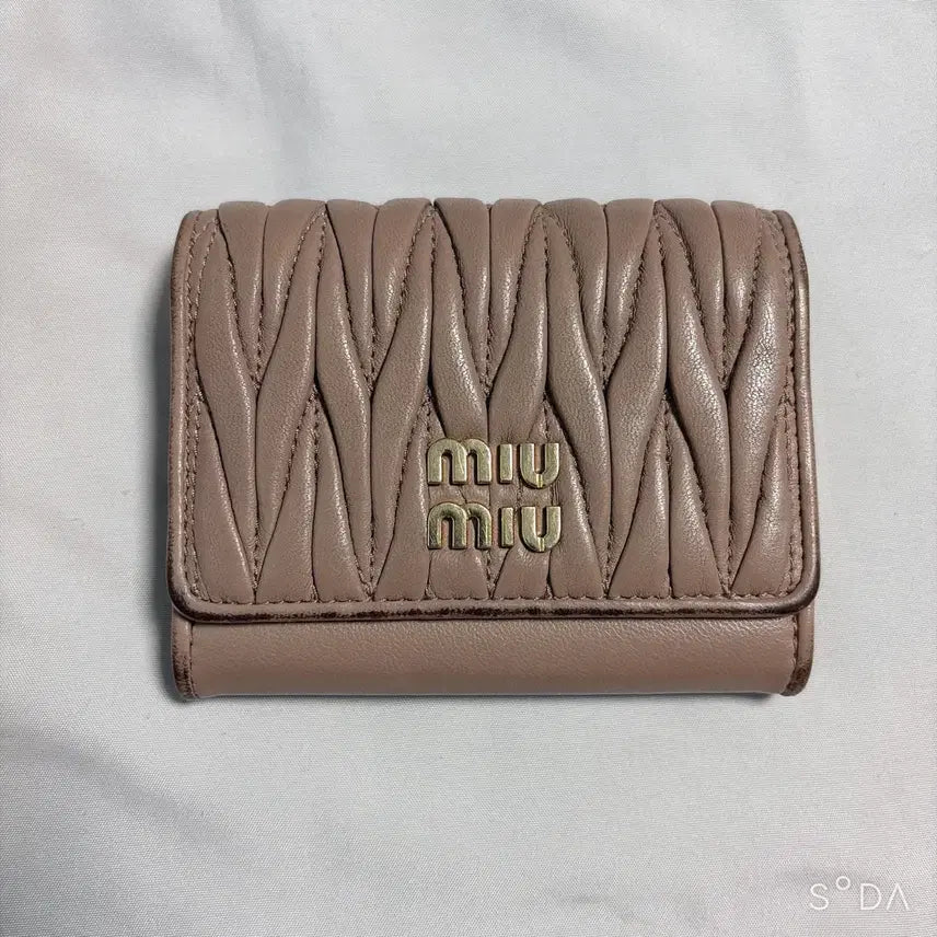 [BUNJANG] Miu Miu Matelassé Card Holder / 미우미우 마테라쎄 카드지갑