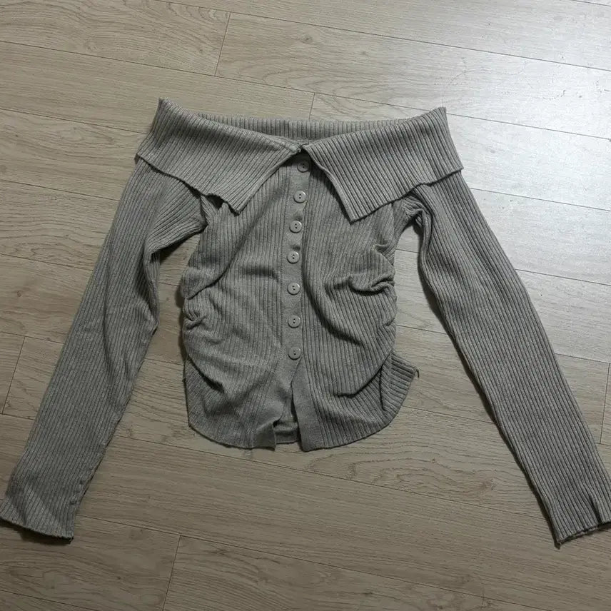 [BUNJANG] Long Sleeve Beige Off-Shoulder Top / 긴팔 베이지 오프숄더