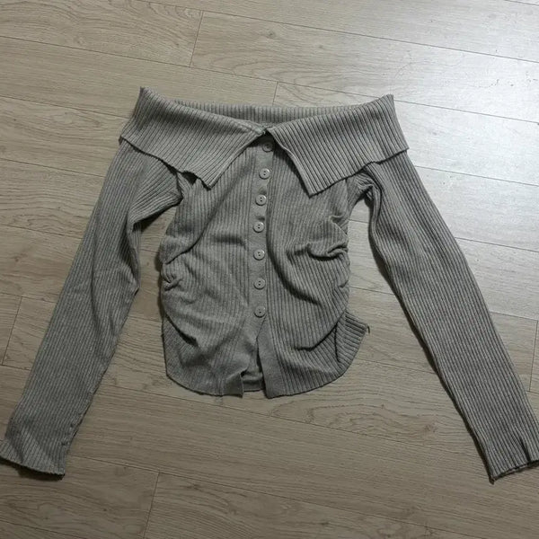 [BUNJANG] Long Sleeve Beige Off-Shoulder Top / 긴팔 베이지 오프숄더