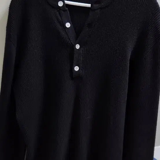 [BUNJANG] Noir Cotton Ribbed Henley Neck Knit / 노이어 코튼 리브드 헨리넥 니트