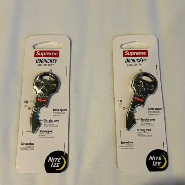 [BUNJANG] Supreme x Niteize Skull Key Tool Silver / 슈프림 x 나이트 아이즈 스컬 키 툴 실버 - 26FW