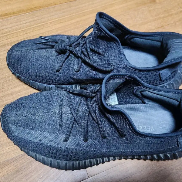 [BUNJANG] Adidas Yeezy Boost 350 V2 Onyx Sneakers / (295) 이지부스트 350 v2 오닉스