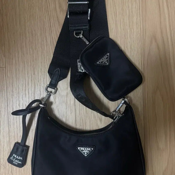 [BUNJANG] Prada Re-Edition 2005 Re-Nylon Hobo Bag Black / 프라다 리에디션 2005 리나일론 호보백