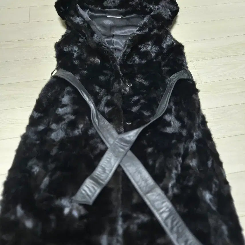 [BUNJANG] DELCO Hooded Mink Vest Black / DELCO 후드 밍크 베스트 블랙