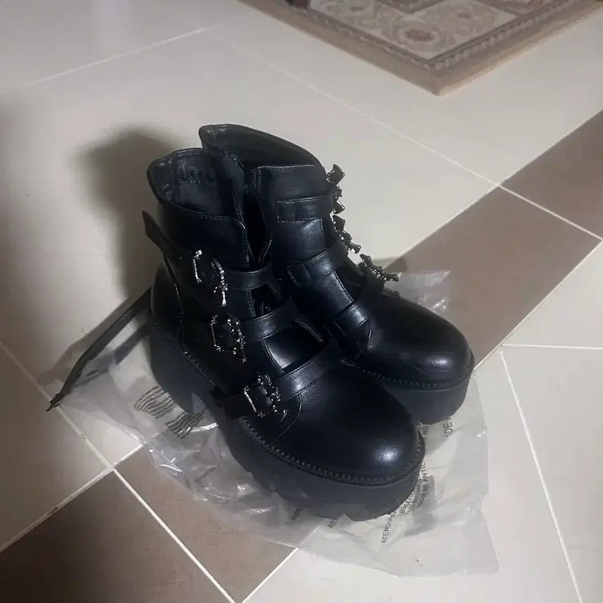 [BUNJANG] Goth Gothic Punk Bat Buckle Platform Walker Boots / 고스 고딕 펑크 박쥐 버클 플랫폼 워커 부츠