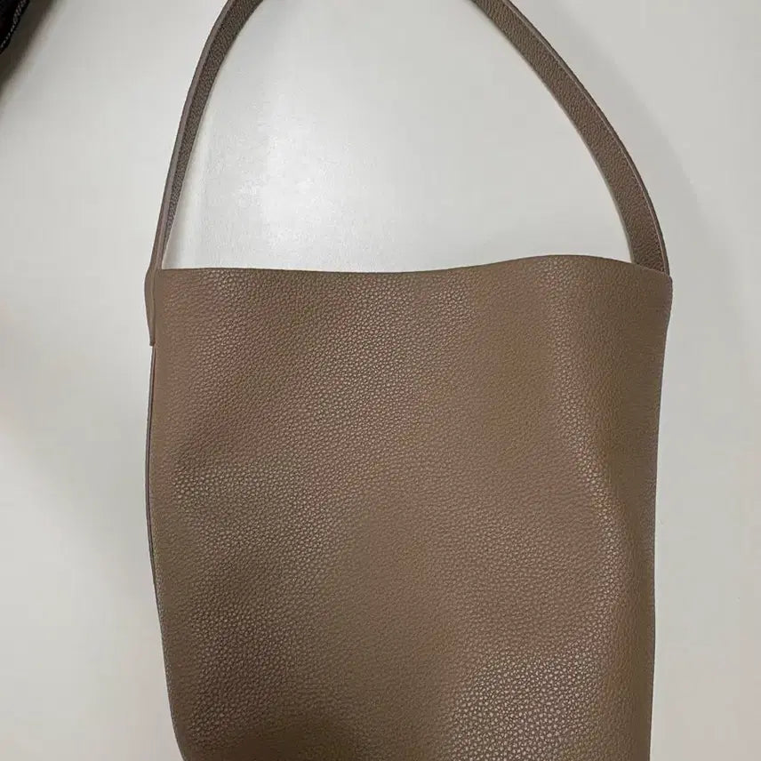 [BUNJANG] Acubi Park Bag M Etoupe Shoulder Bag / 아크비 에토프 파크백M