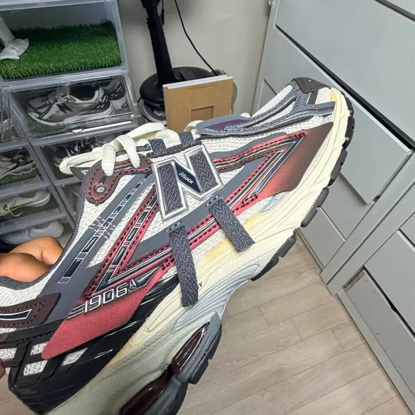 [BUNJANG] New Balance 1906 Sneakers / 뉴발란스 1906 280팝니다.
