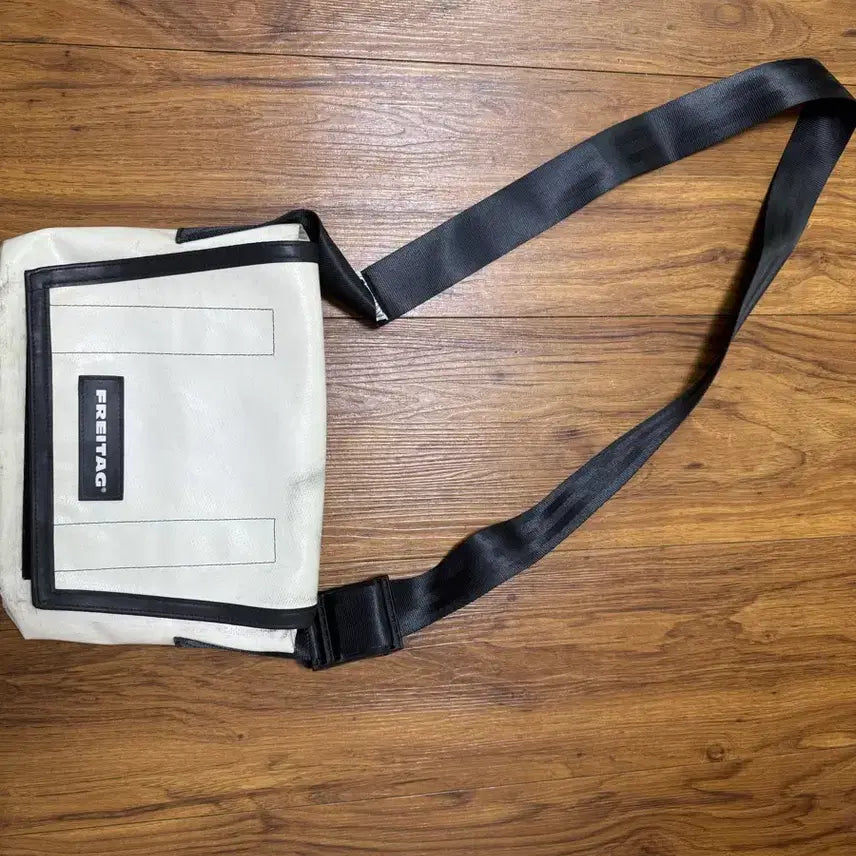 [BUNJANG] Freitag Ramsay Messenger Bag / 프라이탁 라씨