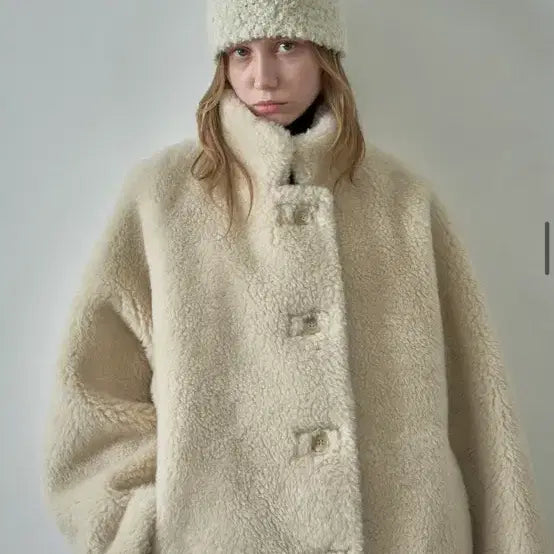 [BUNJANG] Facade Pattern Lambswool Fur Half Coat Cream S / 파사드패턴 램스울 퍼 하프코트 크림 S