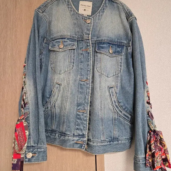 [BUNJANG] Thursday Island Embroidered Patch Denim Jacket / Thursday Island 청자켓 여성 자수 패치 포인트