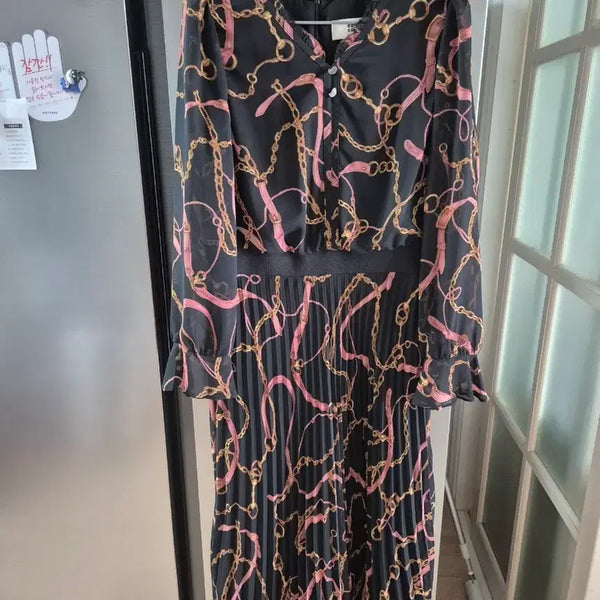 [BUNJANG] BESTIBELLI Pattern Pleated Dress with Chain Belt / 베스띠벨리 체인벨트 패턴 플리츠 원피스