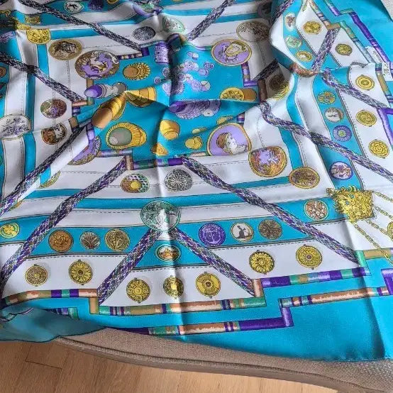 [BUNJANG] Hermes Authentic 'Caresse' Silk Scarf / 에르메스정품 카레 스카프 미사용품