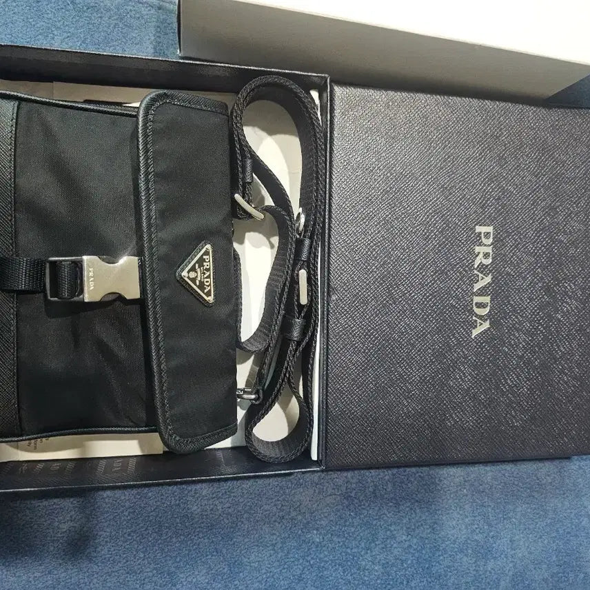 [BUNJANG] Prada Black Shoulder Bag / 프라다 블랙 숄더백 핸드폰가방