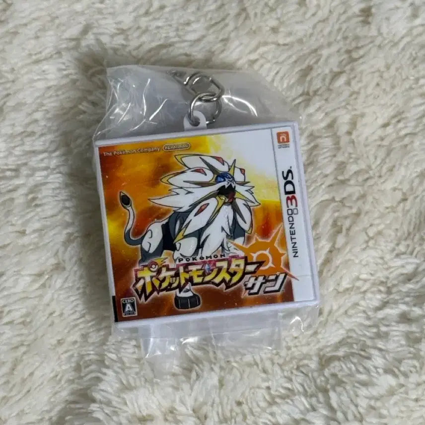 [BUNJANG] Pokemon Sun Cartridge Keychain / [포켓몬스터 썬]닌텐도 카트리지 키링 썬 카트리지 포켓몬스터 30주년 패키지 카트리지 키링