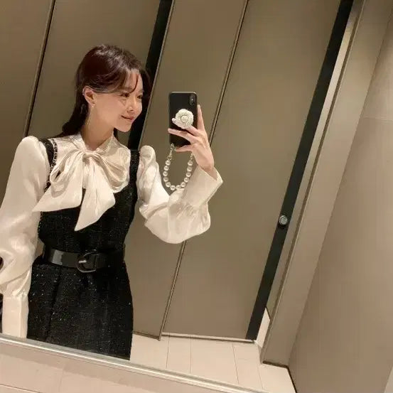 [BUNJANG] Bysini Shine Ribbon Blouse / 바이씨니 샤인리본블라우스