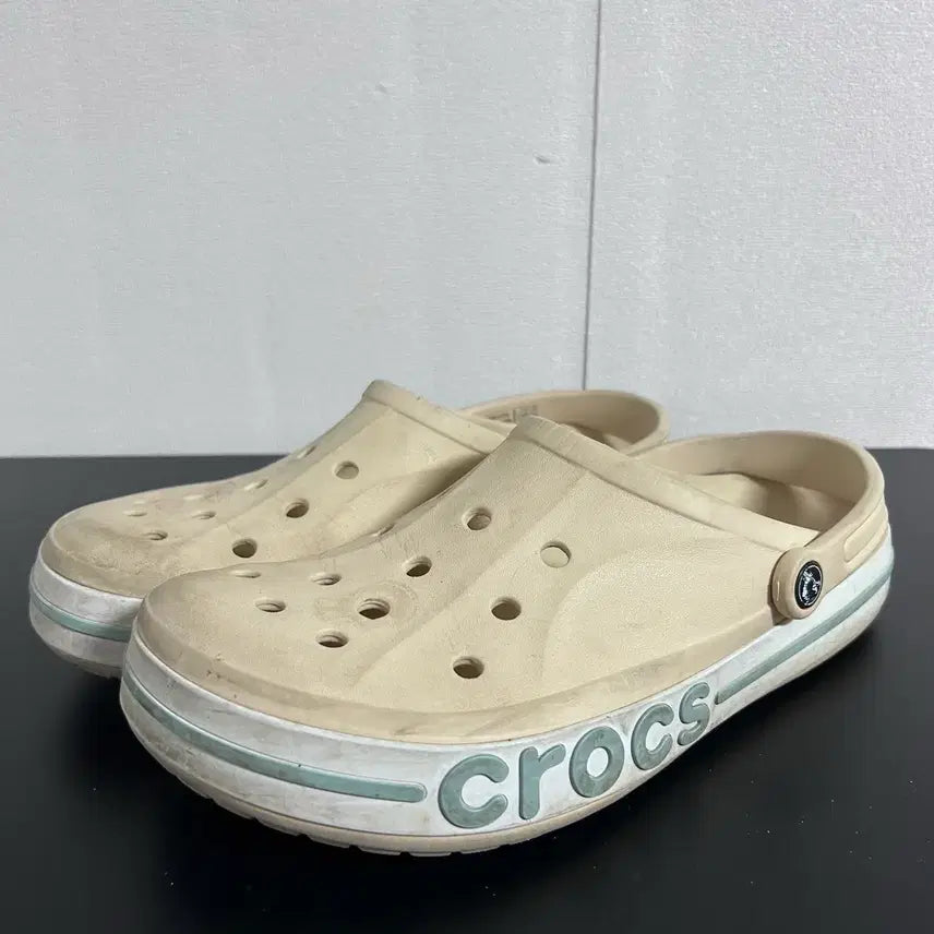 [BUNJANG] Crocs Classic Clog Beige (Size M12/300) / 크록스 클로그 베이지(M12/300)