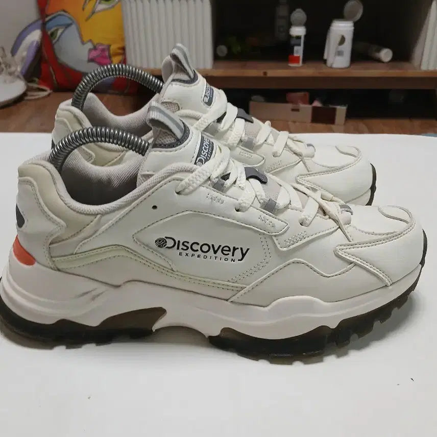[BUNJANG] Discovery White & Orange Hiking Shoes (250) / 디스커버리 운동화 250