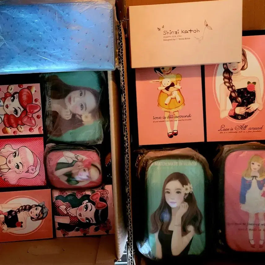 [BUNJANG] 38-Piece Enamel Makeup Pouch Set / 에나멜 여성 파우치 메이크업 파우치 38개 일괄판매