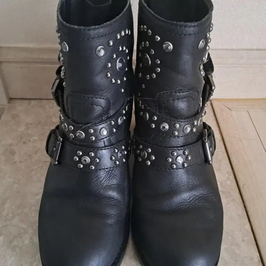 [BUNJANG] Studded Leather Boots Black / 스터드 장식 가죽 부츠 블랙