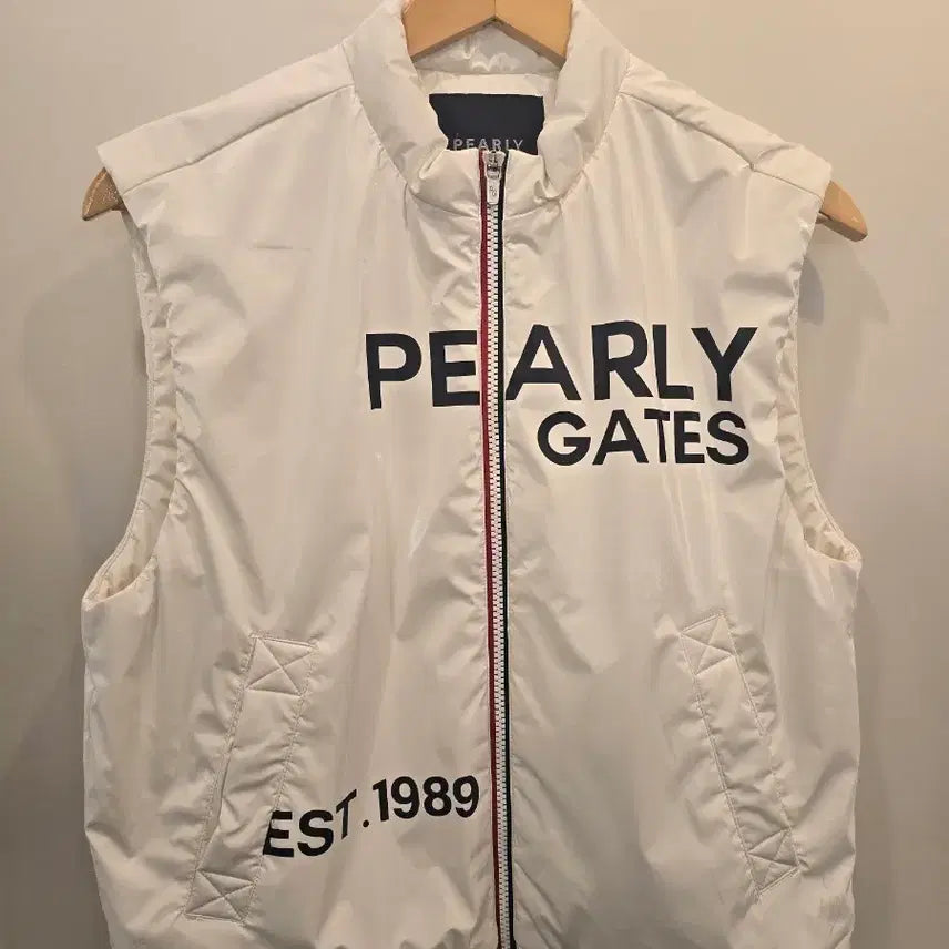 [BUNJANG] Parragates White Padded Vest EST.1989 / 파리리게이츠 화이트 패딩 조끼 EST.1989