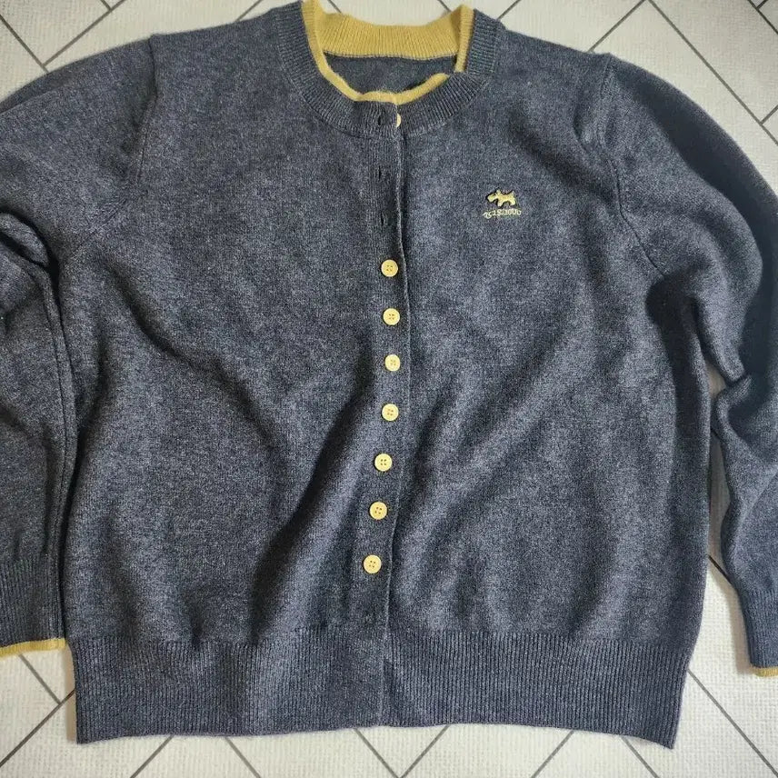 [BUNJANG] Gray Cardigan with Dog Embroidery / 회색 가디건